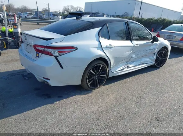 4T1B61HK8KU234932 2019 TOYOTA CAMRY - Image 2