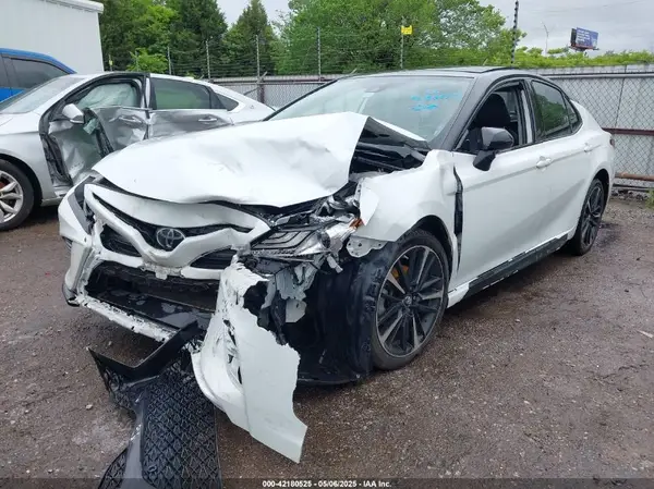 4T1B61HK8KU240262 2019 TOYOTA CAMRY - Image 2