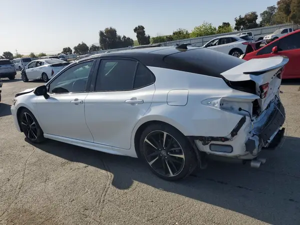 4T1B61HK8KU258096 2019 TOYOTA CAMRY - Image 2