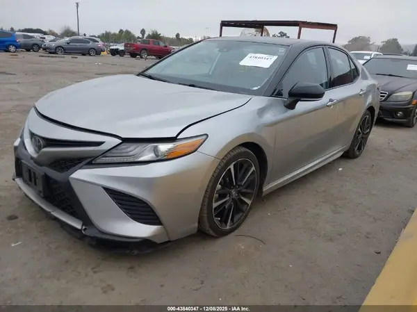 4T1B61HK8KU278588 2019 TOYOTA CAMRY - Image 2