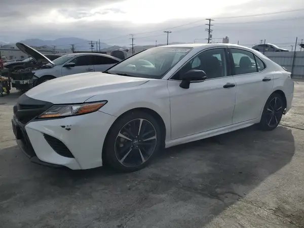 4T1B61HK8KU735044 2019 TOYOTA CAMRY - Image 1