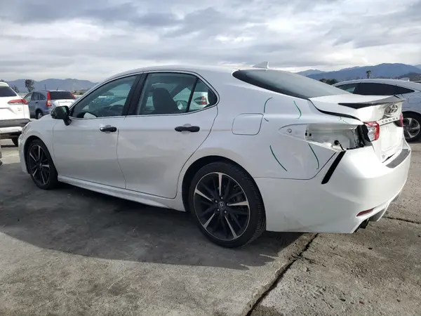 4T1B61HK8KU735044 2019 TOYOTA CAMRY - Image 2