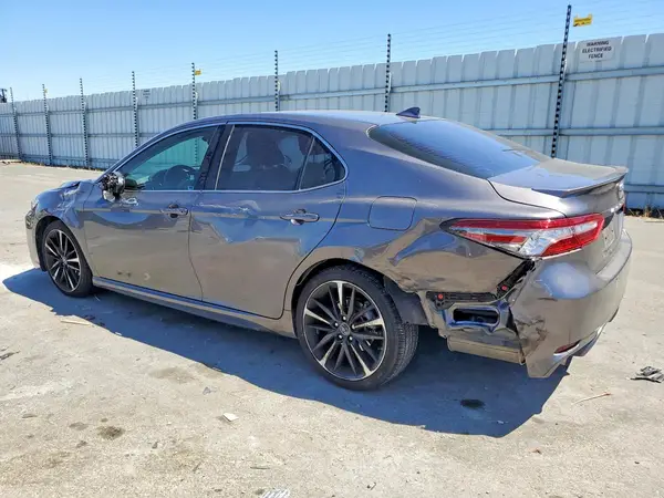 4T1B61HK8KU742141 2019 TOYOTA CAMRY - Image 2