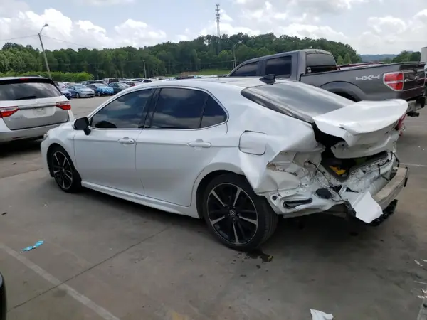4T1B61HK8KU743693 2019 TOYOTA CAMRY - Image 2