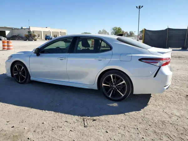 4T1B61HK8KU808476 2019 TOYOTA CAMRY - Image 2