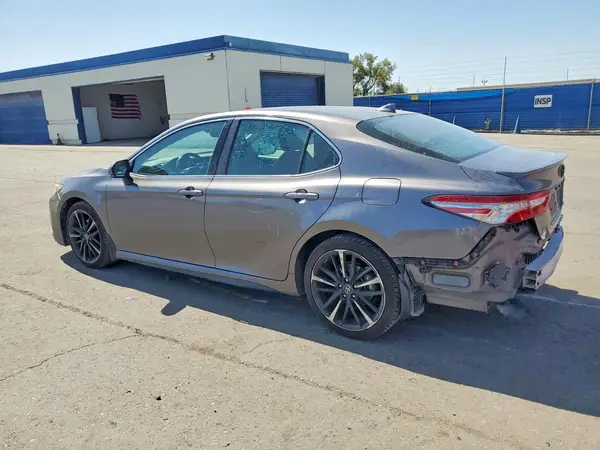 4T1B61HK8KU838576 2019 TOYOTA CAMRY - Image 2