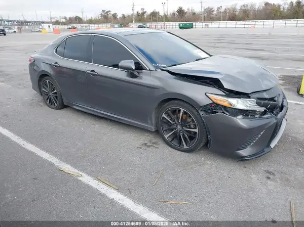 4T1B61HK8KU851490 2019 TOYOTA CAMRY - Image 1