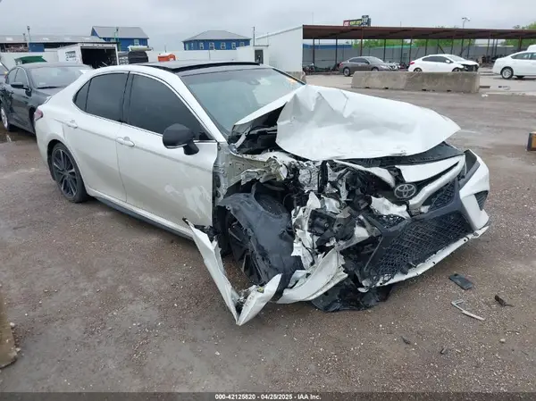 4T1B61HK9JU008977 2018 TOYOTA CAMRY - Image 1