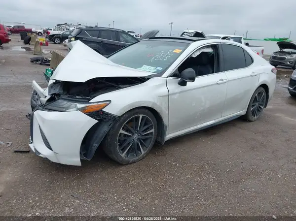 4T1B61HK9JU008977 2018 TOYOTA CAMRY - Image 2