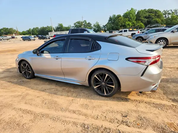 4T1B61HK9JU009322 2018 TOYOTA CAMRY - Image 2