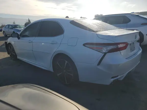 4T1B61HK9JU018344 2018 TOYOTA CAMRY - Image 2