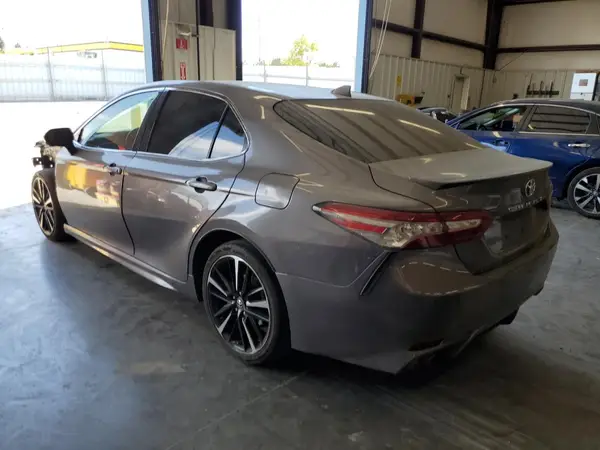 4T1B61HK9JU023432 2018 TOYOTA CAMRY - Image 2