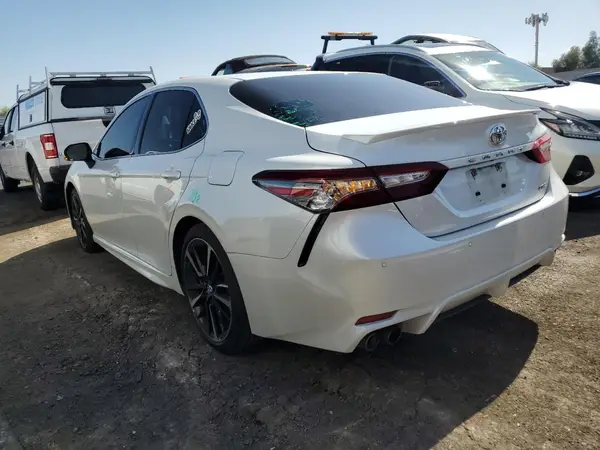 4T1B61HK9JU029733 2018 TOYOTA CAMRY - Image 2
