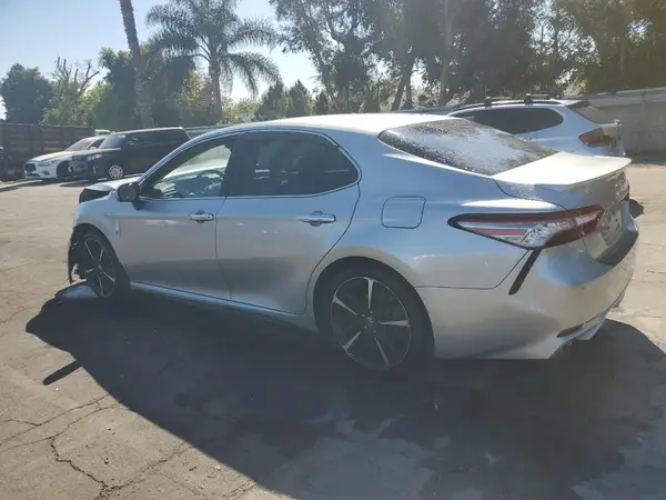 4T1B61HK9JU035807 2018 TOYOTA CAMRY - Image 2
