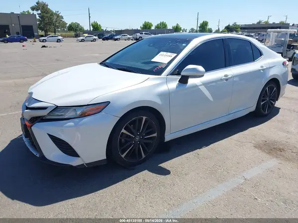 4T1B61HK9JU038884 2018 TOYOTA CAMRY - Image 2