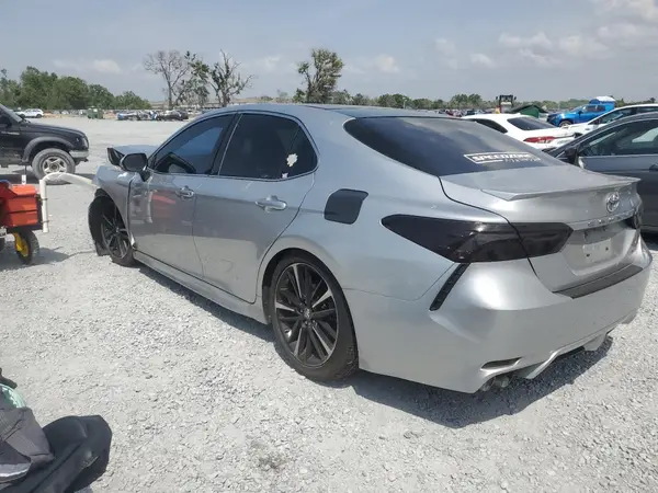 4T1B61HK9JU038979 2018 TOYOTA CAMRY - Image 2