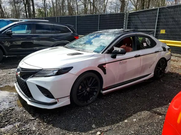 4T1B61HK9JU040702 2018 TOYOTA CAMRY - Image 1