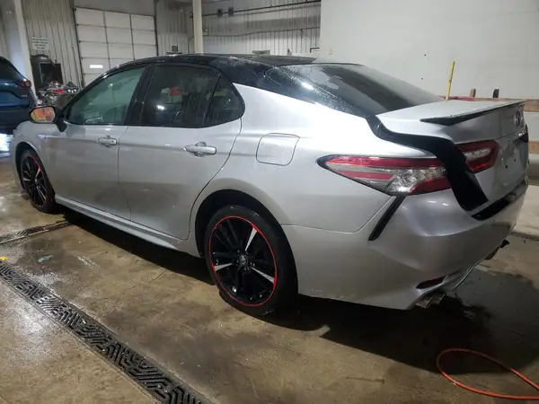 4T1B61HK9JU044944 2018 TOYOTA CAMRY - Image 2