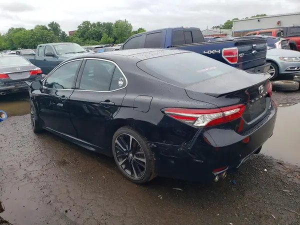 4T1B61HK9JU045592 2018 TOYOTA CAMRY - Image 2