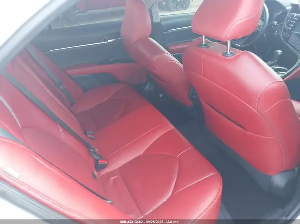 4T1B61HK9JU047570 2018 TOYOTA CAMRY - Image 8