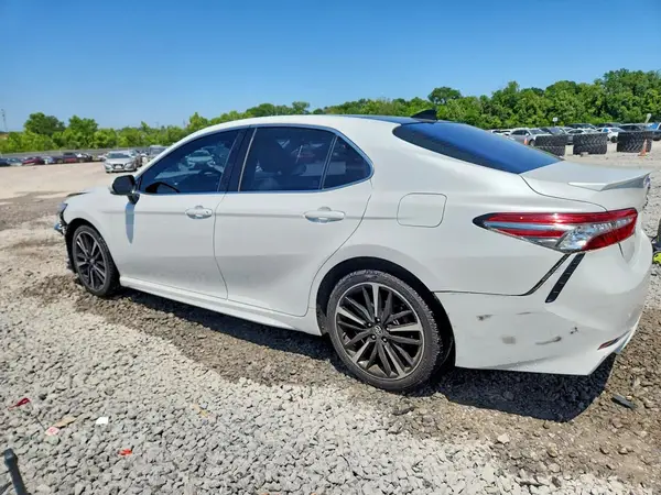 4T1B61HK9JU060304 2018 TOYOTA CAMRY - Image 2