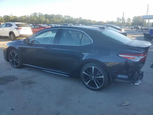 4T1B61HK9JU063509 2018 TOYOTA CAMRY - Image 2