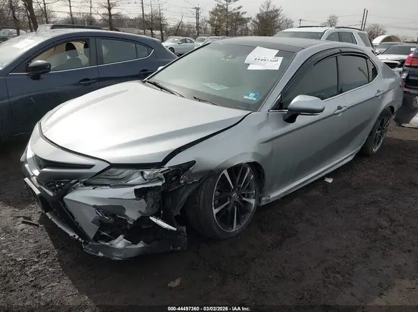 4T1B61HK9JU069052 2018 TOYOTA CAMRY - Image 2