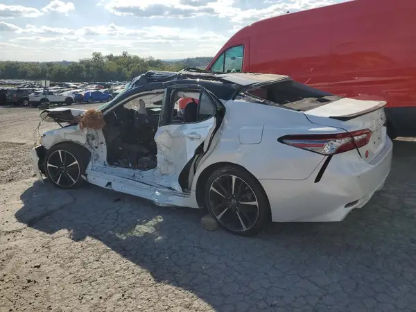 4T1B61HK9JU080214 2018 TOYOTA CAMRY - Image 2