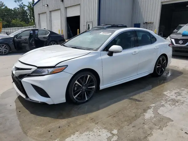 4T1B61HK9JU081976 2018 TOYOTA CAMRY - Image 1