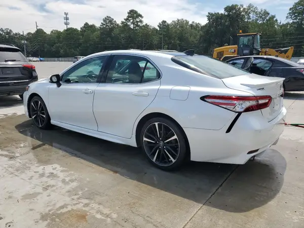 4T1B61HK9JU081976 2018 TOYOTA CAMRY - Image 2