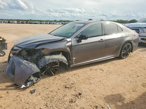 4T1B61HK9JU090242 2018 TOYOTA CAMRY - Image 1