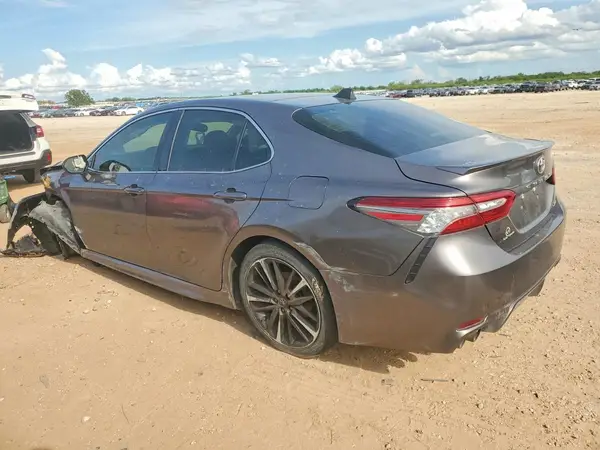 4T1B61HK9JU090242 2018 TOYOTA CAMRY - Image 2