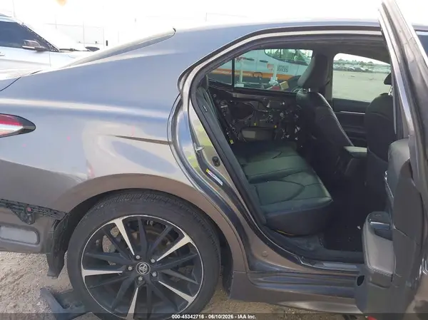 4T1B61HK9JU097076 2018 TOYOTA CAMRY - Image 8