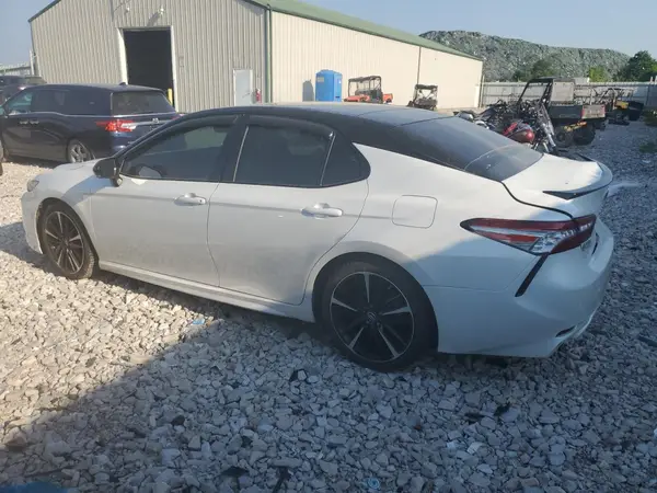 4T1B61HK9JU097966 2018 TOYOTA CAMRY - Image 2