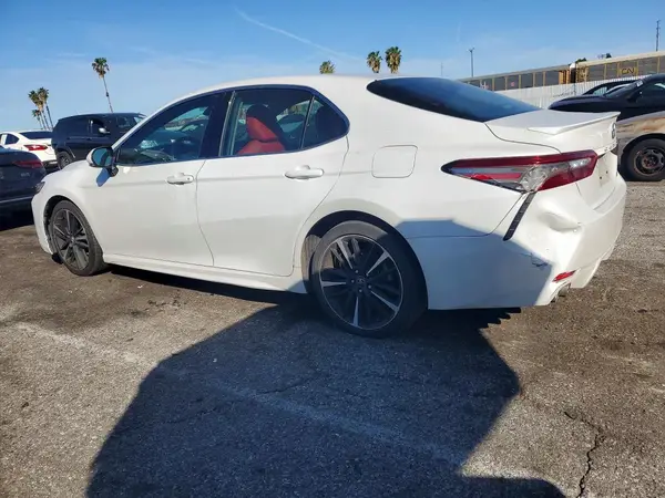 4T1B61HK9JU104995 2018 TOYOTA CAMRY - Image 2