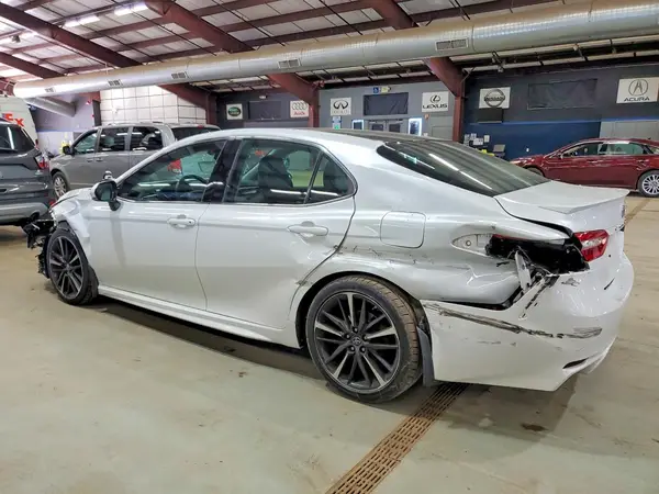 4T1B61HK9JU108867 2018 TOYOTA CAMRY - Image 2