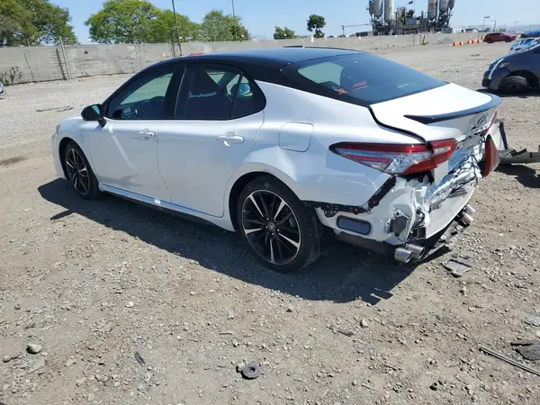 4T1B61HK9JU114121 2018 TOYOTA CAMRY - Image 2