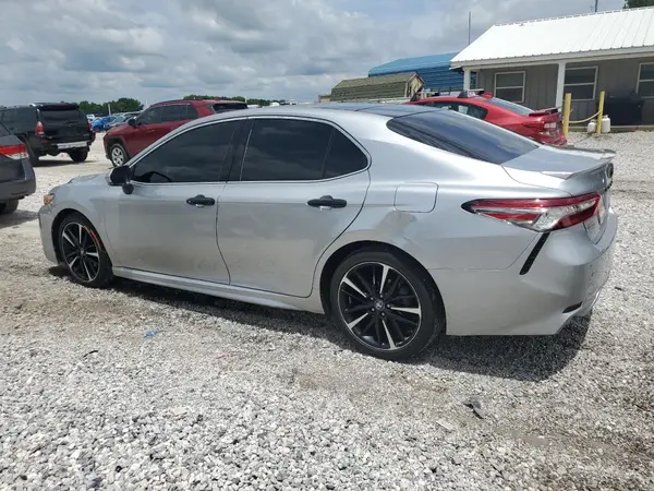 4T1B61HK9JU118069 2018 TOYOTA CAMRY - Image 2