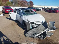 4T1B61HK9JU118363 2018 TOYOTA CAMRY