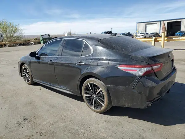 4T1B61HK9JU121568 2018 TOYOTA CAMRY - Image 2