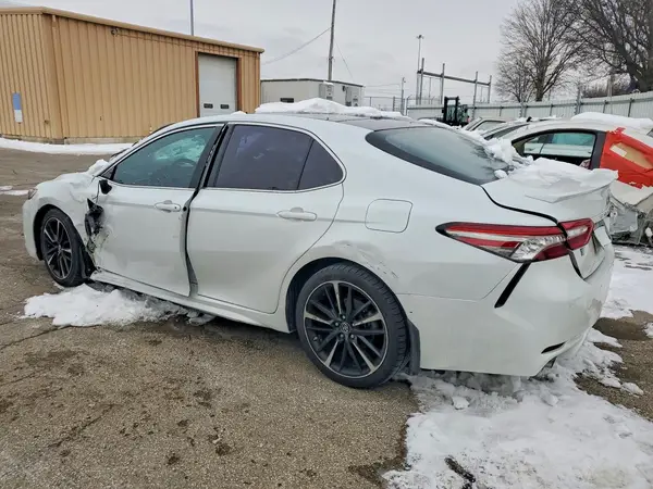 4T1B61HK9JU123028 2018 TOYOTA CAMRY - Image 2