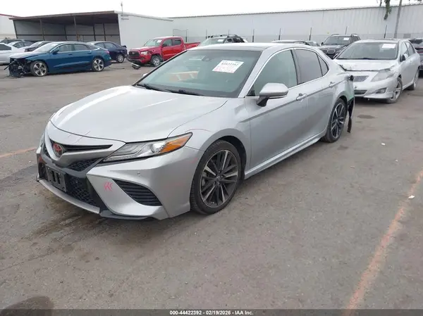 4T1B61HK9JU126298 2018 TOYOTA CAMRY - Image 2