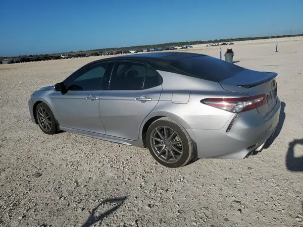 4T1B61HK9JU129069 2018 TOYOTA CAMRY - Image 2