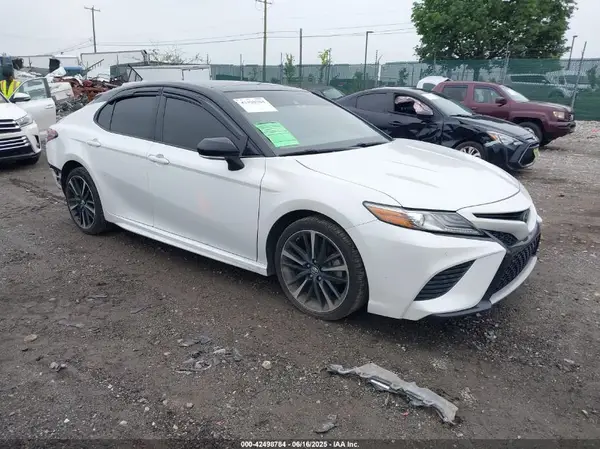 4T1B61HK9JU130674 2018 TOYOTA CAMRY - Image 1