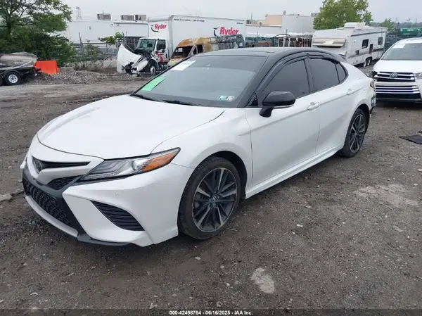4T1B61HK9JU130674 2018 TOYOTA CAMRY - Image 2