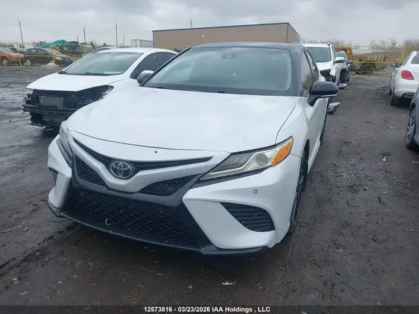 4T1B61HK9JU133428 2018 TOYOTA CAMRY - Image 2