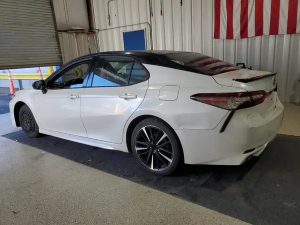 4T1B61HK9JU134045 2018 TOYOTA CAMRY - Image 2