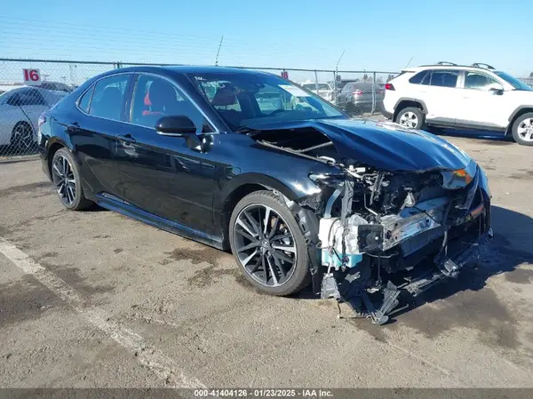 4T1B61HK9JU135857 2018 TOYOTA CAMRY - Image 1