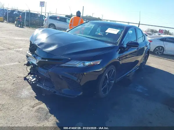 4T1B61HK9JU135857 2018 TOYOTA CAMRY - Image 2