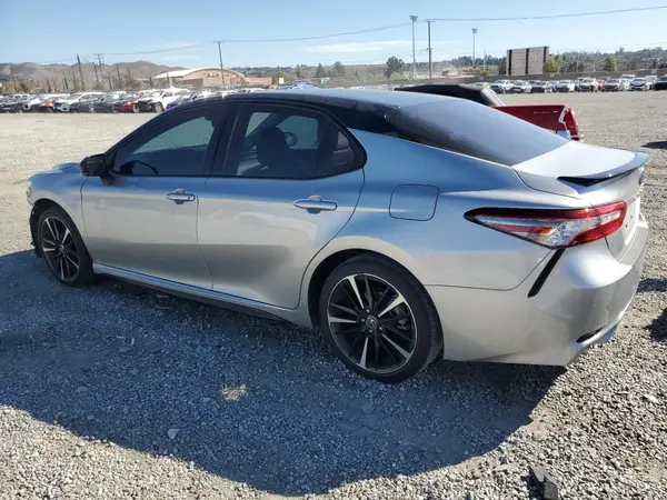 4T1B61HK9JU137284 2018 TOYOTA CAMRY - Image 2
